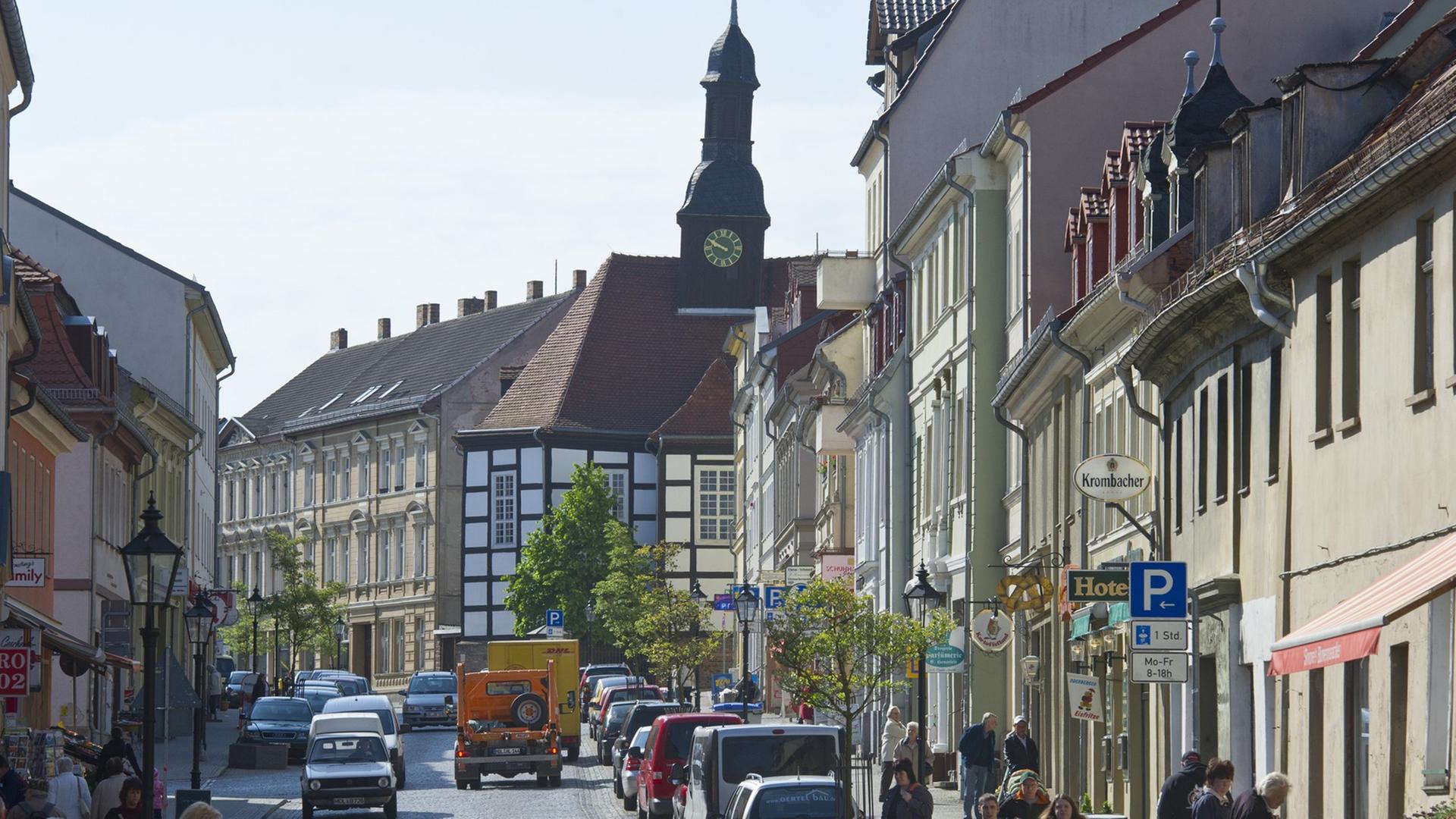 Die Königsstraße der ostbrandenburgischen Kurstadt Bad Freienwalde (Märkisch-Oderland).