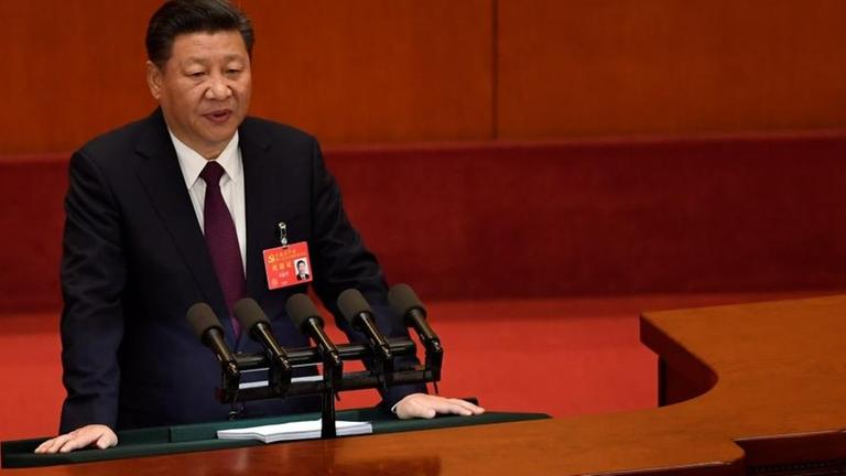 Staats- und Parteichef Xi Jinping spricht zu den etwa 2.300 Delegierten auf dem Parteikongress in Peking