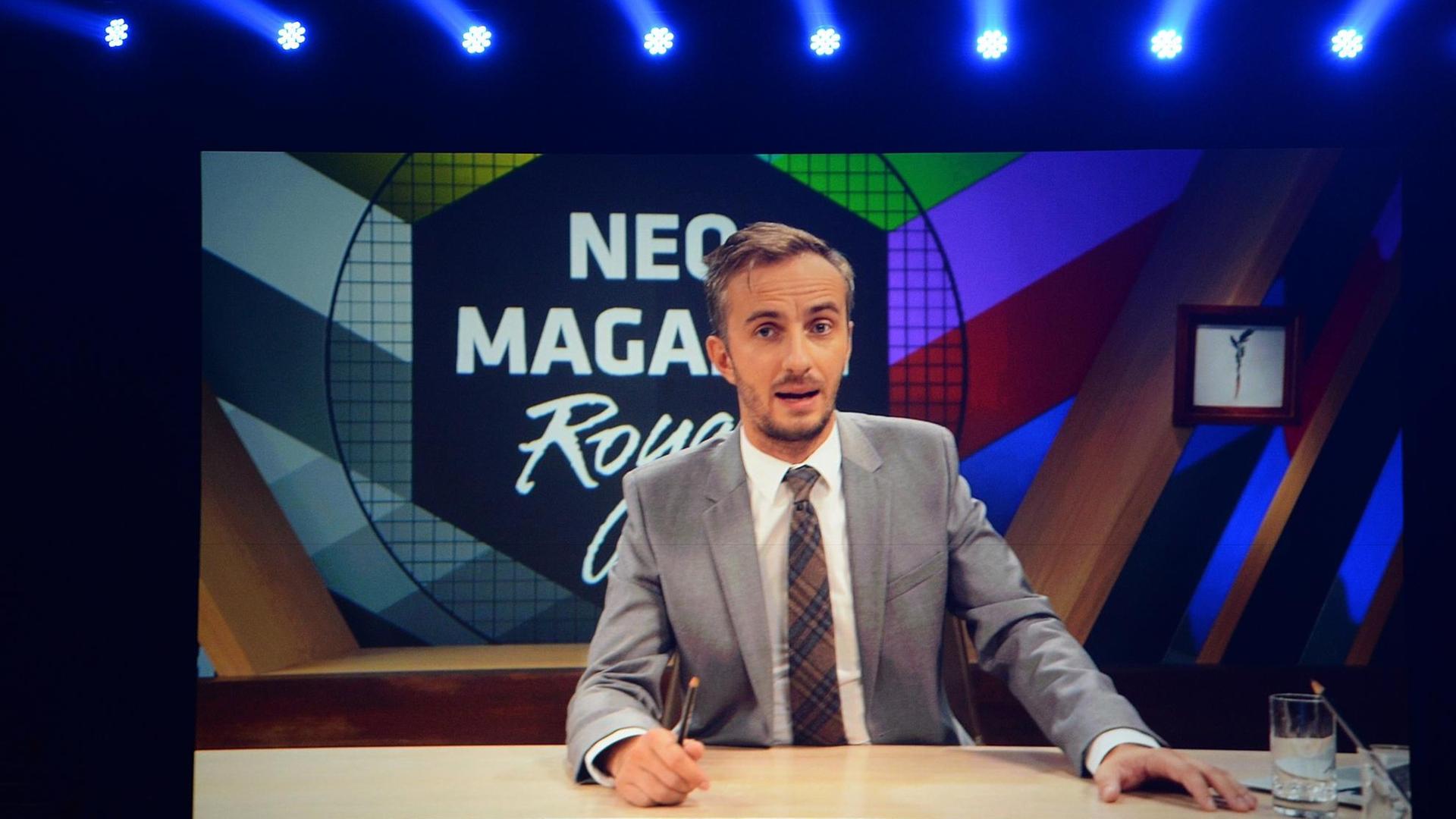 Jan Böhmermann als Videoeinspiel bei der ersten Verleihung des Preises für Popkultur des "Vereins zur Förderung der Popkultur"