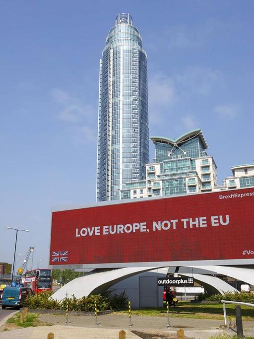 Ein Werbeplakat für einen EU-Austritt Großbritanniens am 09. Juni 2016 in London. Plakate wie dieses finden sich momentan landesweit, um auf das Referendum am 23. Juni 2016 aufmerksam zu machen.