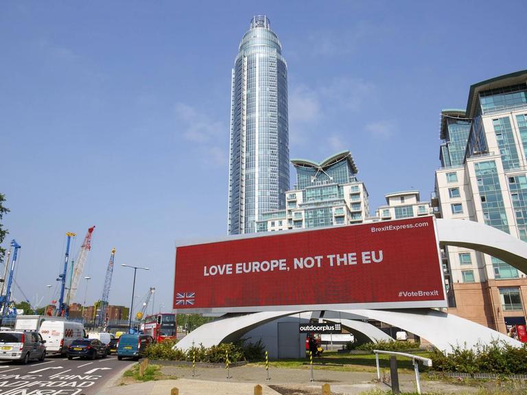 Ein Werbeplakat für einen EU-Austritt Großbritanniens am 09. Juni 2016 in London. Plakate wie dieses finden sich momentan landesweit, um auf das Referendum am 23. Juni 2016 aufmerksam zu machen.