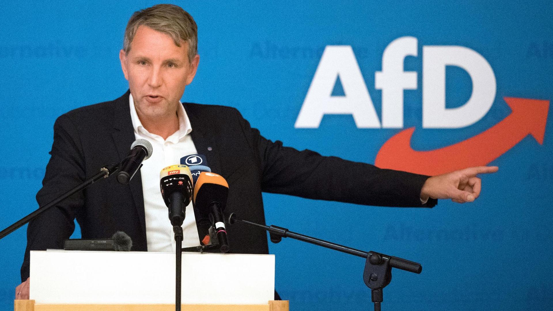 Björn Höcke, Vorsitzender der AfD in Thüringen, spricht zum Wahlkampfauftakt seiner Partei vor der Landtagswahl in Lommatzsch in Sachsen.