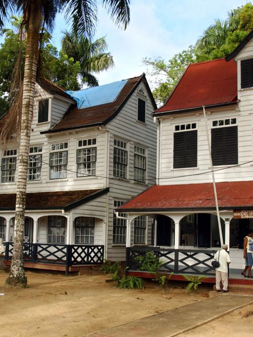 Häuser aus der Kolonialzeit in Paramaribo in Surinam