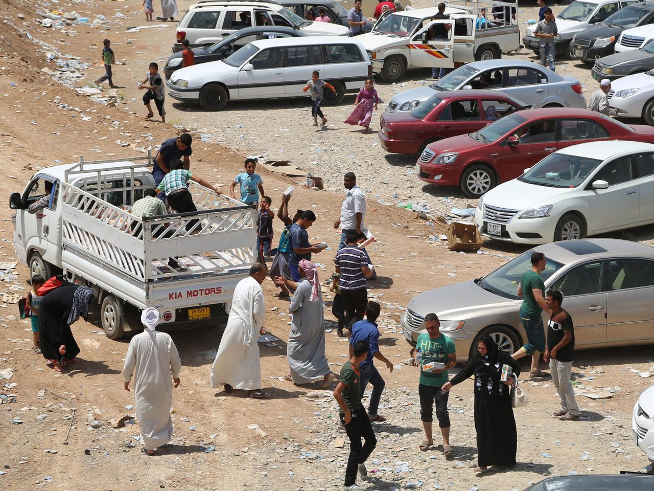 Flucht vor dem Krieg: Menschen im Nordirak verlassen Mossul.