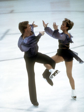 Die britischen Eistänzer Jayne Torvill und Christopher Dean versetzen am 14.02.1984 bei den Olympischen Winterspielen von Sarajevo mit ihrer wunderbaren Kür die Preisrichter in helle Begeisterung.