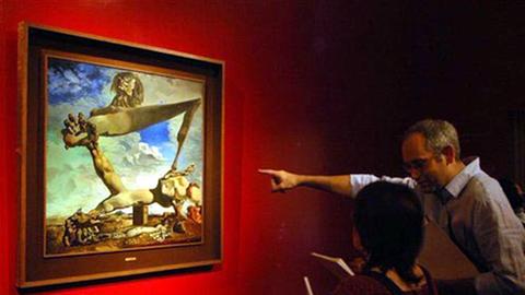 Salvador Dalis "Weiche Konstruktion mit gekochten Bohnen" im wohlgepflegten Palazzo Grassi in Venedig