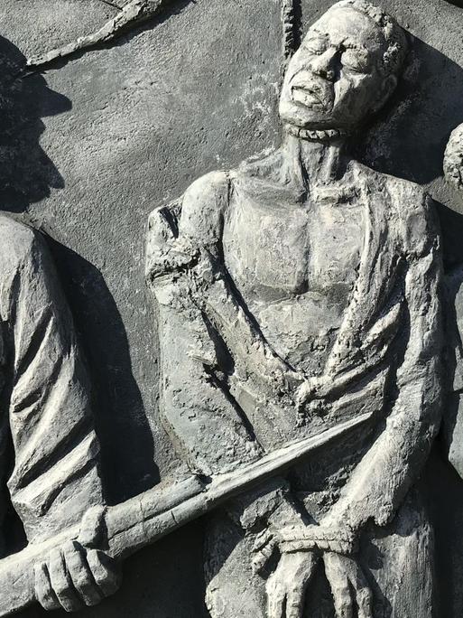 Ein Denkmal zur Erinnerung an den von deutschen Kolonialtruppen begangenen Völkermord an den Herero und Nama (etwas 1904-1907) im Zentrum der namibischen Hauptstadt Windhoek.