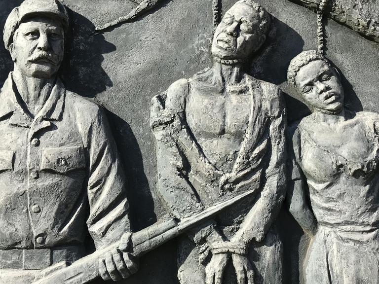 Ein Denkmal zur Erinnerung an den von deutschen Kolonialtruppen begangenen Völkermord an den Herero und Nama (etwas 1904-1907) im Zentrum der namibischen Hauptstadt Windhoek.