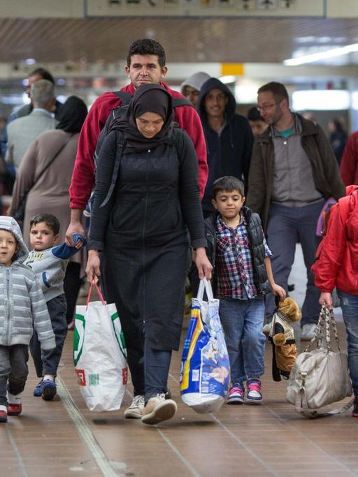 Flüchtlinge kommen am 06.09.2015 im Hauptbahnhof in Dortmund (Nordrhein-Westfalen) an.