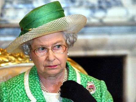 Queen Elizabeth die Zweite, Königin von Großbritannien, in Paris zur Feier der Entente Cordiale Queen Elizabeth die Zweite, Königin von Großbritannien, in Paris zur Feier der Entente Cordiale