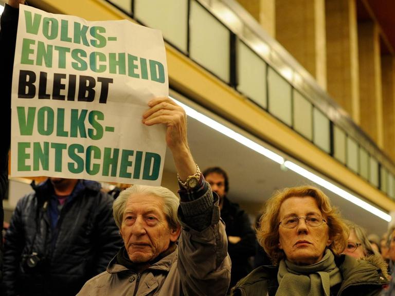 Volksentscheid bleibt Volksentscheid steht auf einem Schild
