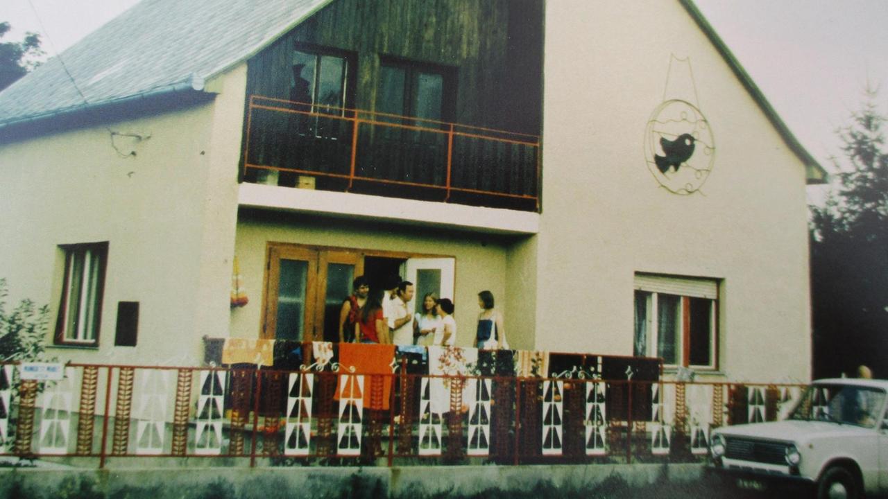 Haus am Balaton in Ungarn auf einem Foto von 1984.
