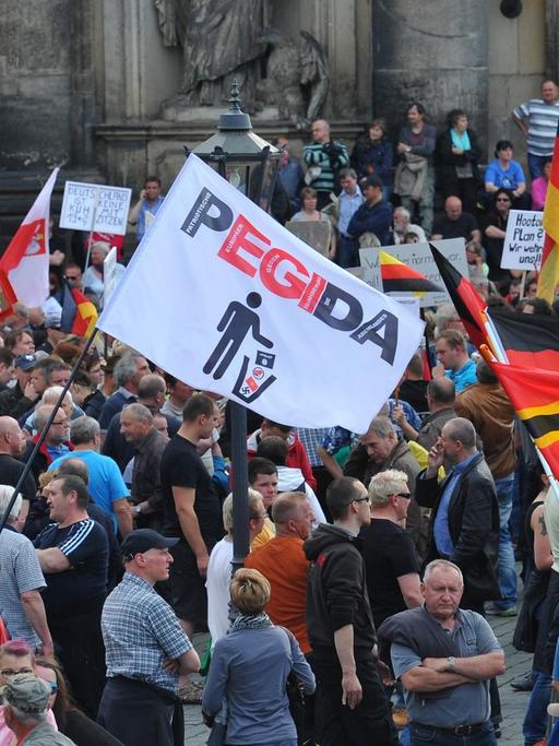 Anhänger des islamkritischen Bündnisses Pegida am 4. Mai 2015 in Dresden