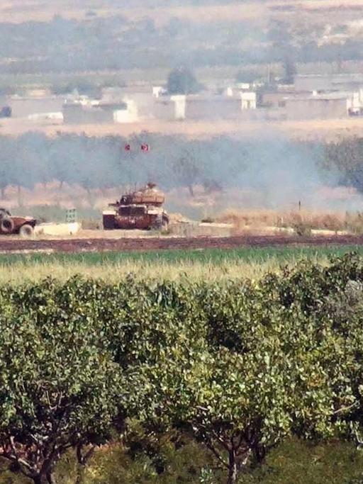Türkische Panzer an der syrischen Grenze bei Kills.