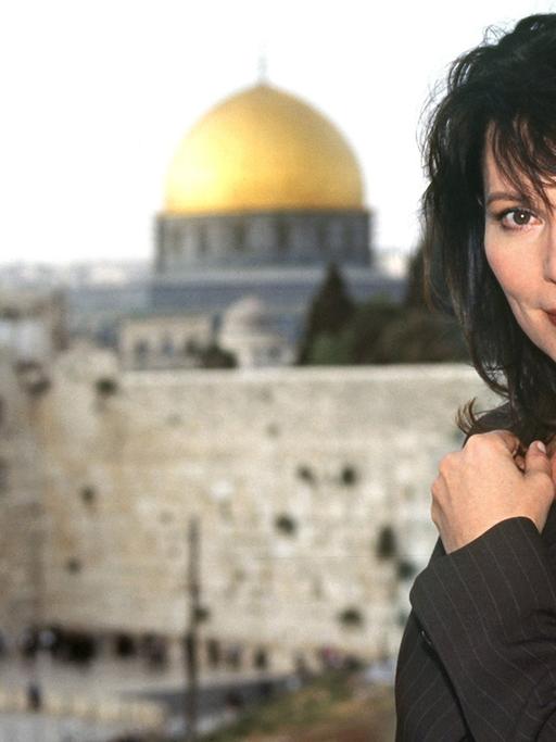 Iris Berben beim Besuch der Klagemauer in Jerusalem im Mai 1998