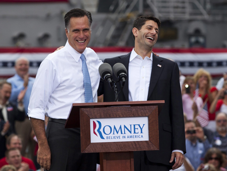 Der designierte republikanische Präsidentschaftskandidat Mitt Romney stellt in Norfolk, Virginia seinen Vizepräsidentschaftkandidaten Paul Ryan vor.