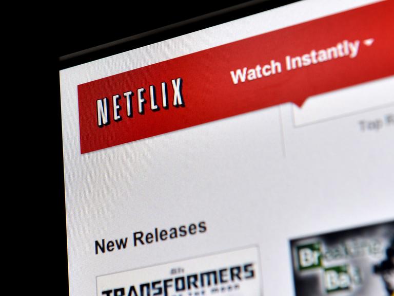 Ein Computerbildschirm zeigt die Webseite des US-Streamingdienstes Netflix.