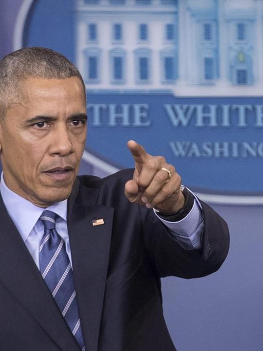 US-Präsident Obama gestikultiert bei einer Pressekonferenz
