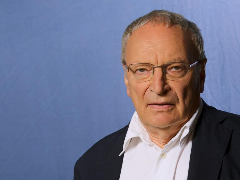 Uwe Timm, deutscher Schriftsteller, aufgenommen 2015 in Mainz