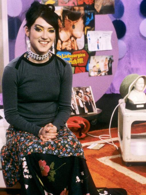 Viva -Moderatorin Charlotte Roche im Jahr 2000 im Studio