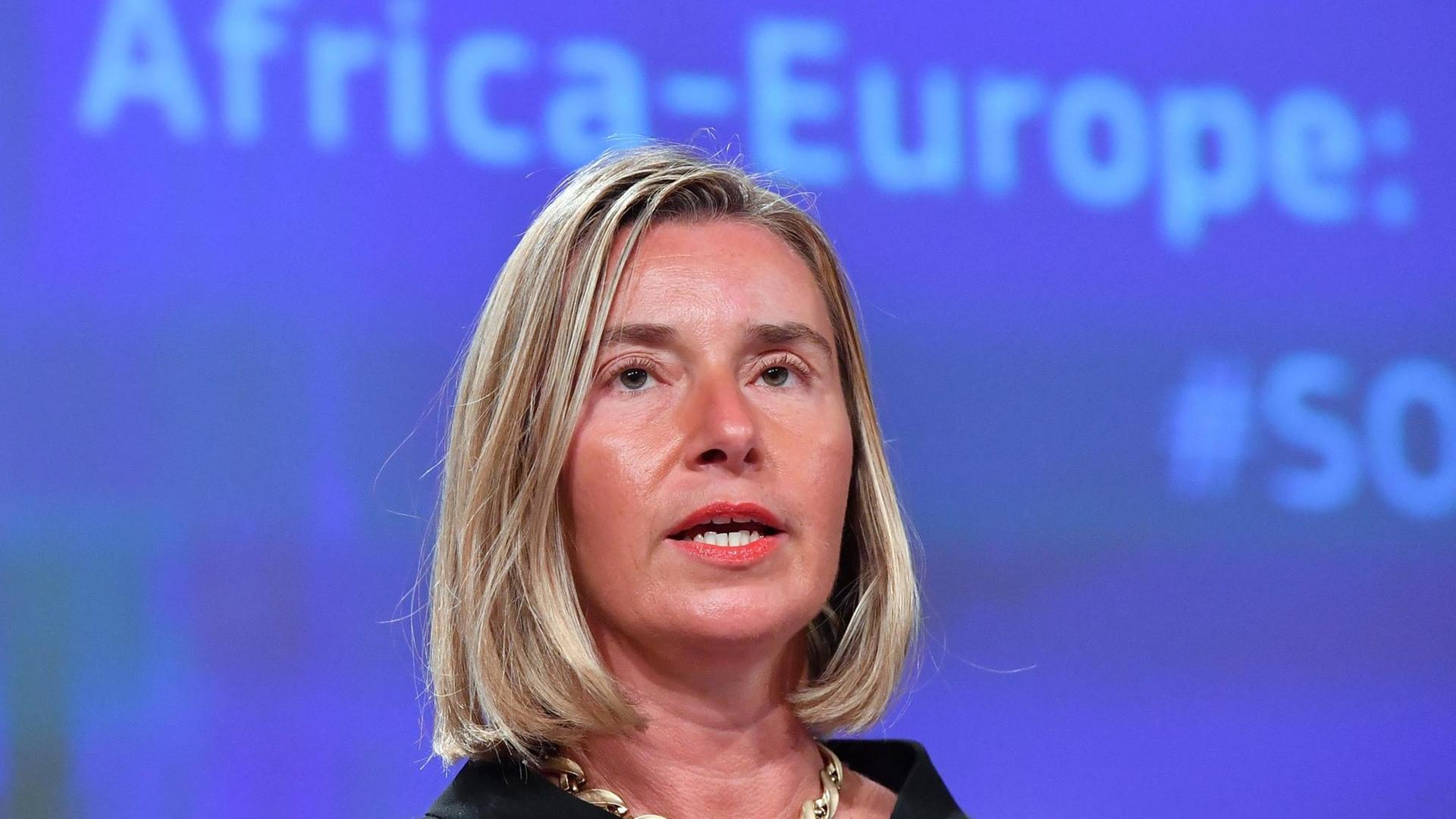 Die EU-Außenbeauftragte Mogherini spricht bei einer Konferenz mit afrikanischen Staaten.