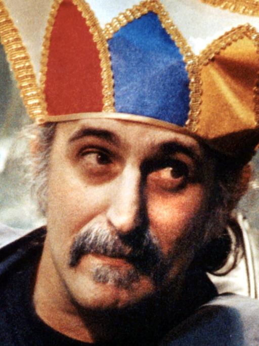 Der amerikanische Musiker und Komponist Frank Zappa während der Generalprobe des Werks "The Yellow Shark" am 16. September 1992 in der Alten Oper in Frankfurt /Main.