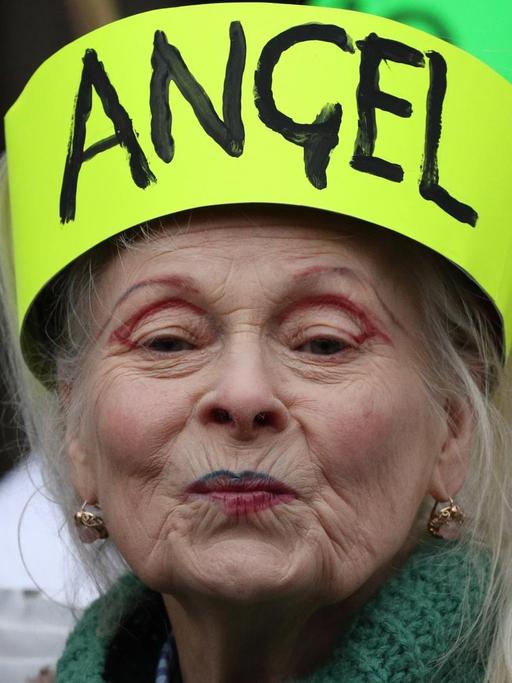 Die Modedesignerin und Umweltaktivistin Vivienne Westwood bei einem Protest gegen Fracking in London am 18. Dezember 2018