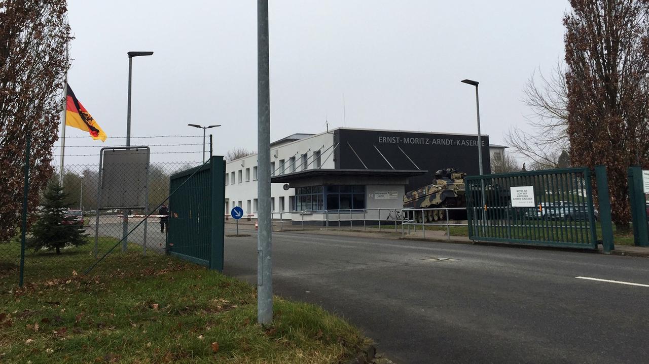 Heeresstandort Hagenow in Mecklenburg-Vorpommern. Blick auf eine Kaserneneinfahrt.