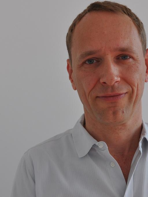 Der Videokünstler Christian Jankowski im Funkhaus von Deutschlandradio Kultur