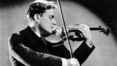 Yehudi Menuhin, Schwarz-Weiß-Fotografie vom März 1939, Geige spielend in der hohen Lage, rechtes Profil