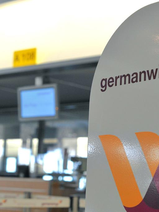 Der leere Check-in.Schalter der Fluggesellschaft Germanwings, aufgenommen am 28.08.2014 am Flughafen in Hannover (Niedersachsen).