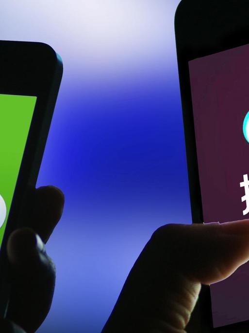 07.05.2017, China: --FILE--In this unlocated photo, users turn on TikTok and WeChat on their smartphones, 7 May 2017. India on Monday banned 59 apps with Chinese links, saying their activities endanger the country?s sovereignty, defence and security. TikTok, which has over 120 million users, and WeChat, are affected as well. *** Local Caption *** fachaoshi Foto: Zhang Rongqing/HPIC/dpa |