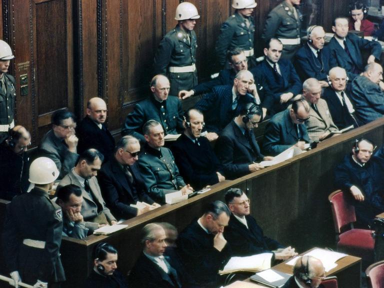 Nürnberger Prozess: Blick auf die Angeklagten während des Prozesses gegen die Kriegsverbrecher vor dem Internationalen Militärtribunal IMT, bei dem 22 Anführer von Nazi-Deutschland vor Gericht standen. 20. November 1945 bis zum 1. Oktober 1946