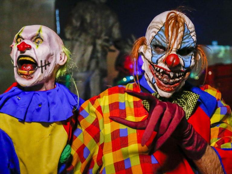 Sogenannte Grusel-Clowns erschrecken in ganz Deutschland Menschen - teilweise verletzen sie sie auch (Aufnahme vom 29.10.2015).