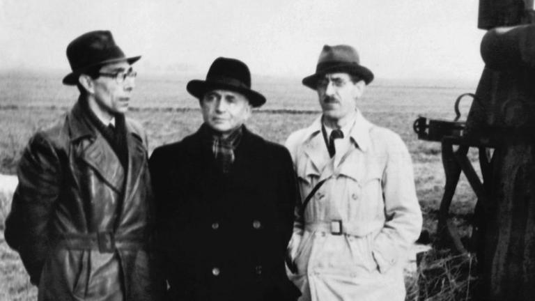 Die deutschen Raketenforscher (l-r) Albert Püllenberg, Rudolf Nebel und Karl Poggensee trafen zum ersten Mal nach Krieg im April 1951 bei Bremen zusammen. Sie waren an der Entwicklung der V 2 - Rakete beteiligt.