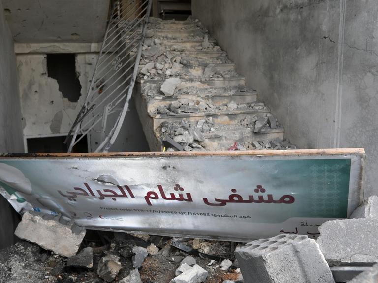 Das Krankenhaus "Sham Surgical" in der syrischen Provinz Idlib wurde durch einen Luftangriff zerstört