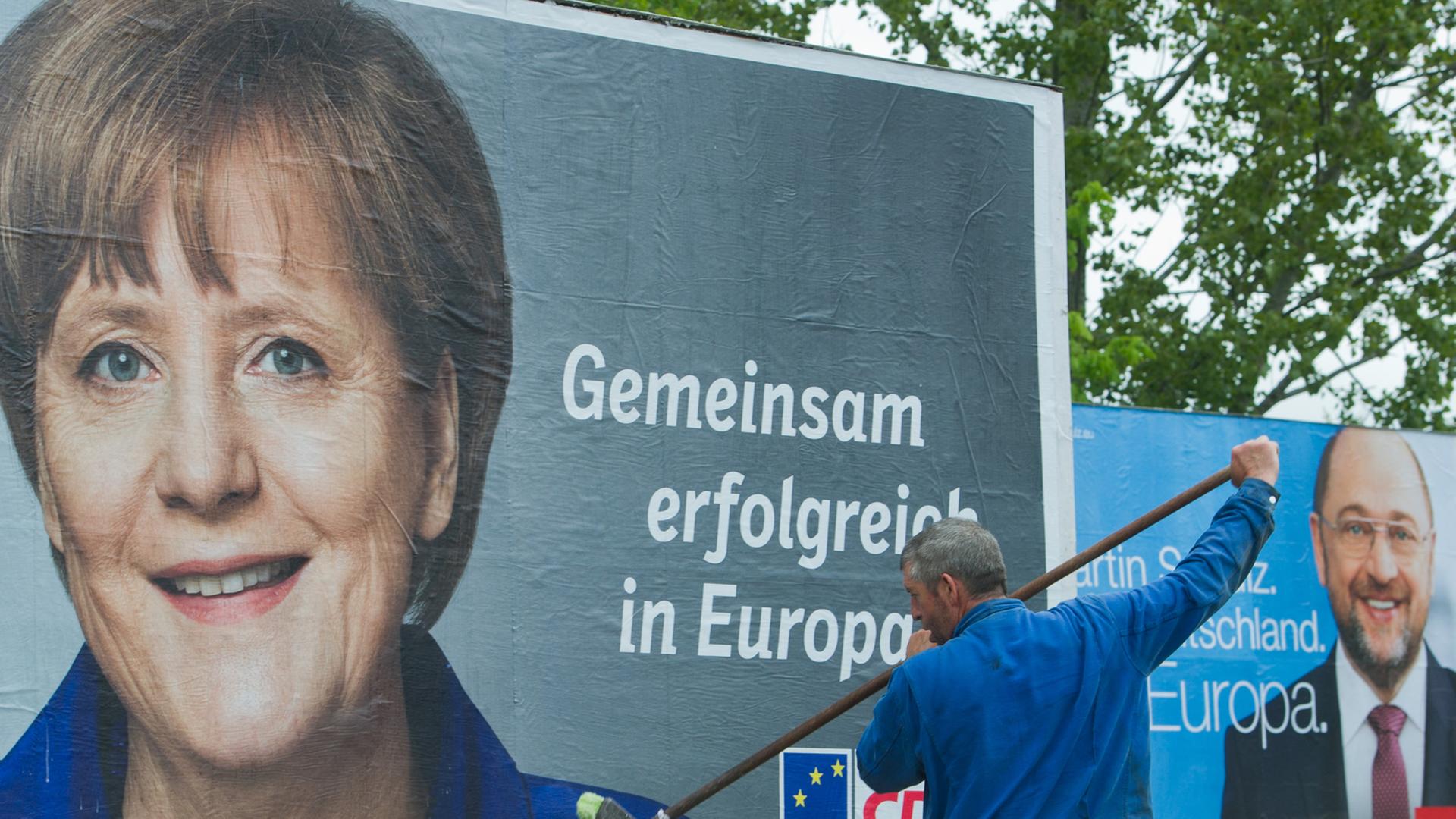Wahlplakate mit Angela Merkel und dem SPD-Spitzenkandidaten Schulz