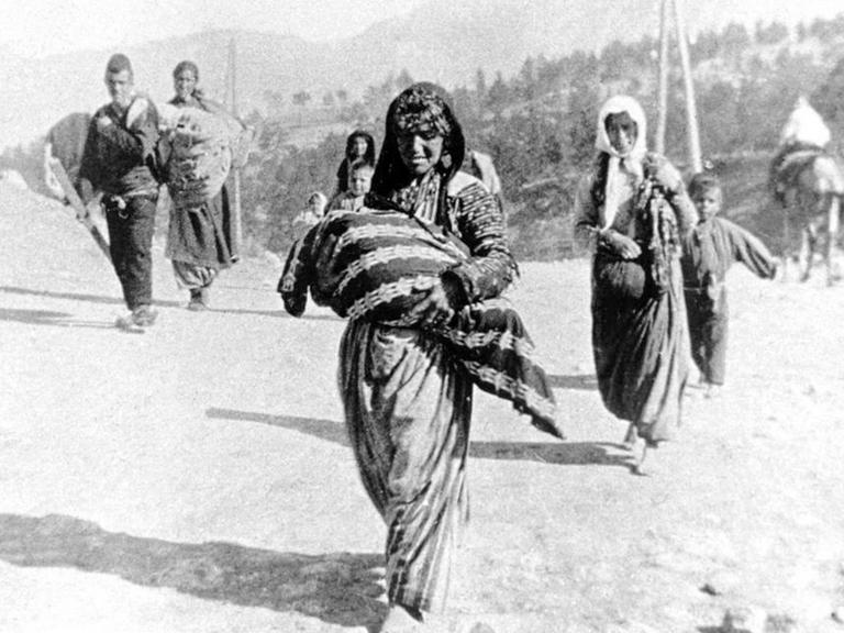 Armenier fliehen vor der türkischen Verfolgung (1915)