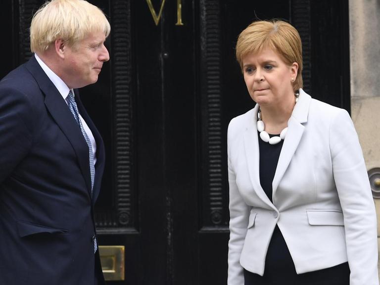 Der britische Premierminister Boris Johnson trifft Schottlands First Minister Nicola Sturgeon in Edinburgh.