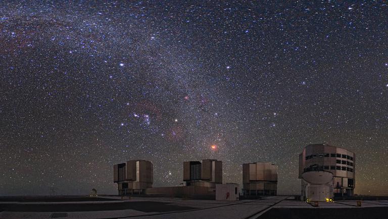 Zur ESO gehören unter anderem die vier 8-m-Spiegel des Very Large Telescope auf dem Paranal in Chile. 
