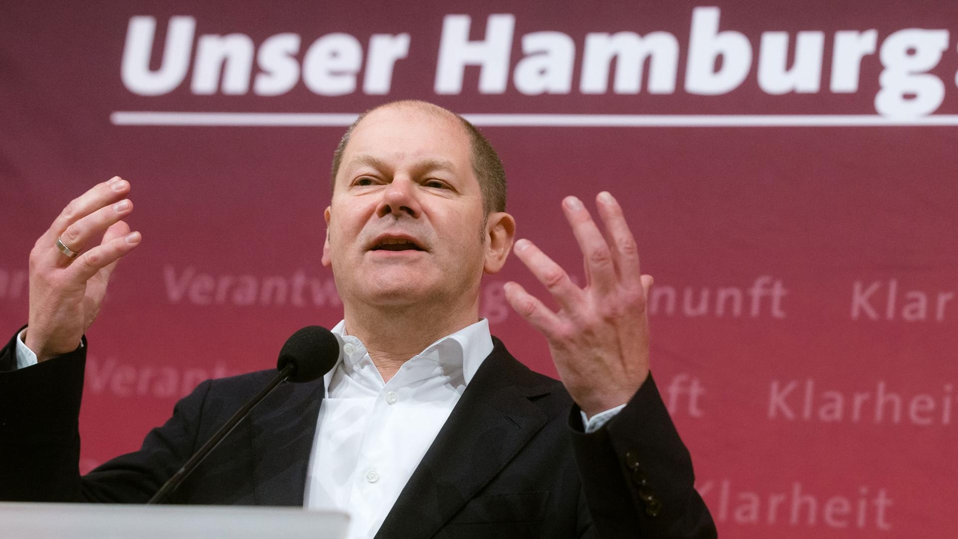 Hamburgs Erster Bürgermeister Olaf Scholz (SPD) spricht am 12.04.2014 in Hamburg auf dem Landesparteitag seiner Partei