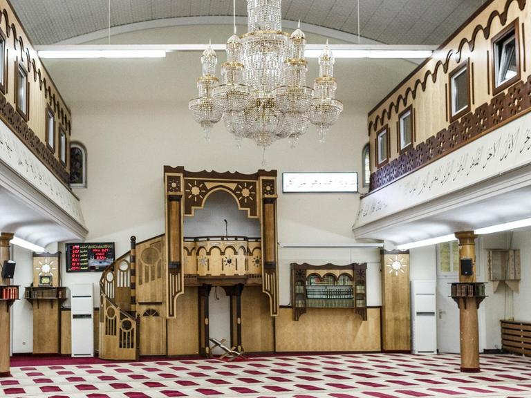 Blick in den Gebetsraum der Dar-As-Salam-Moschee im Stadtteil Neukölln.