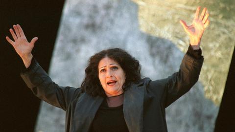 Opernstar Hildegard Behrens singt die Rolle der Elektra in der gleichnamigen Oper von Richard Strauss bei der Generalprobe am 30.6.1998 in Trier.