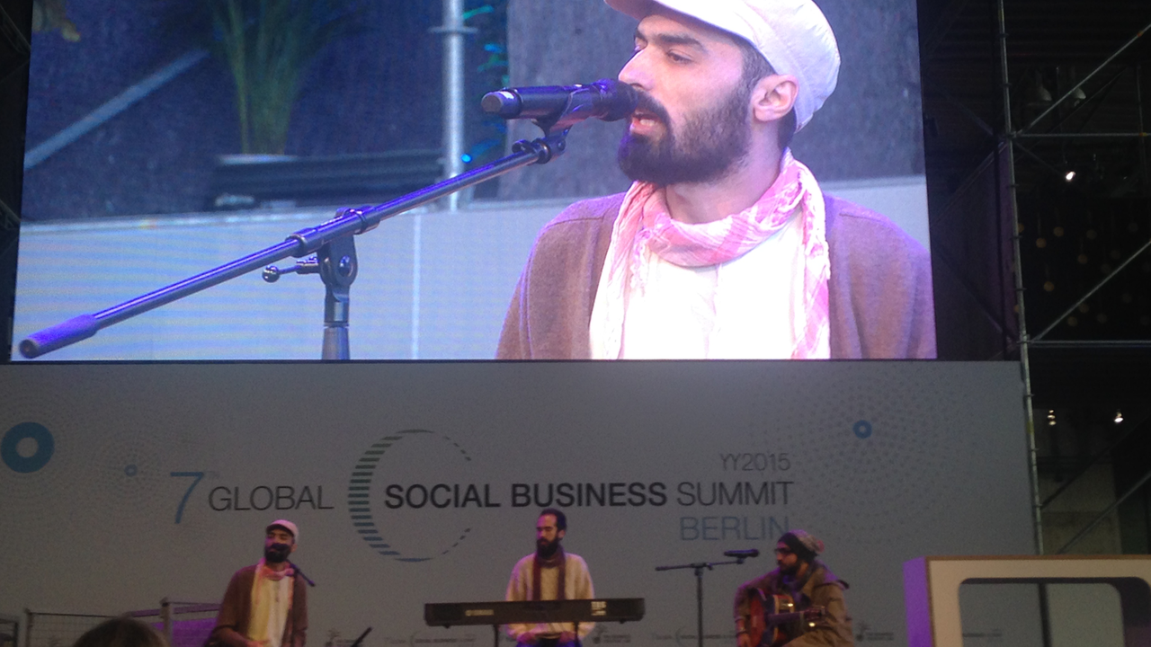 Die syrische Band Khebez Dawle gibt ein Konzert auf dem Social Business Summit in Berlin.