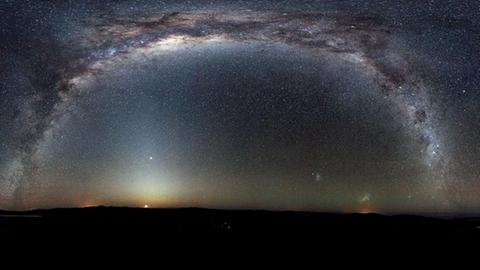 360-Grad-Aufnahme der Milchstraße über Paranal