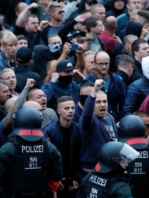 Demonstranten bei den Ausschreitungen in Chemnitz