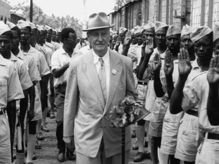 Adolf Friedrich Herzog zu Mecklenburg-Schwerin war der letzte Gouverneur der Kolonie Togo, hier bei einem Besuch 1960.