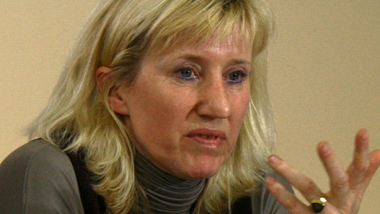 Die ehemalige DDR-Sportlerin Ines Geipel auf einer Pressekonferenz im Jahr 2013