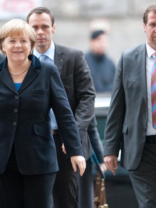 Bundeskanzlerin Angela Merkel auf dem Weg ins Willy-Brandt-Haus in Berlin