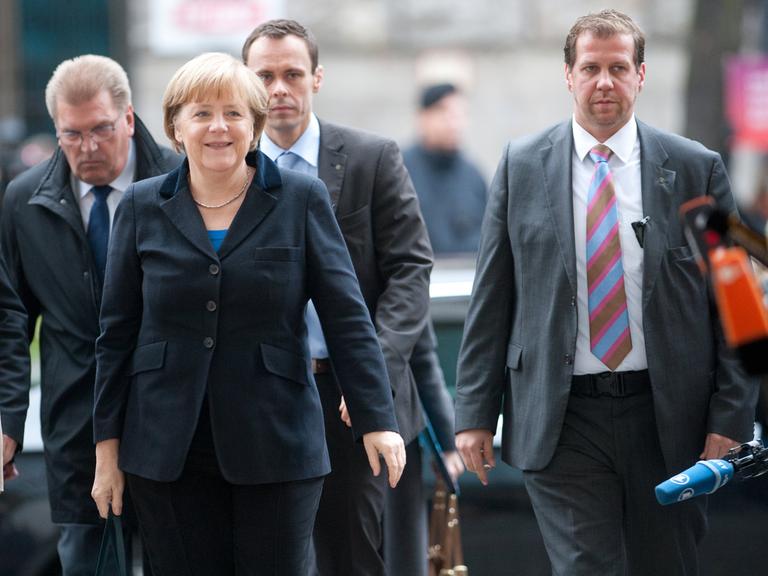Bundeskanzlerin Angela Merkel auf dem Weg ins Willy-Brandt-Haus in Berlin